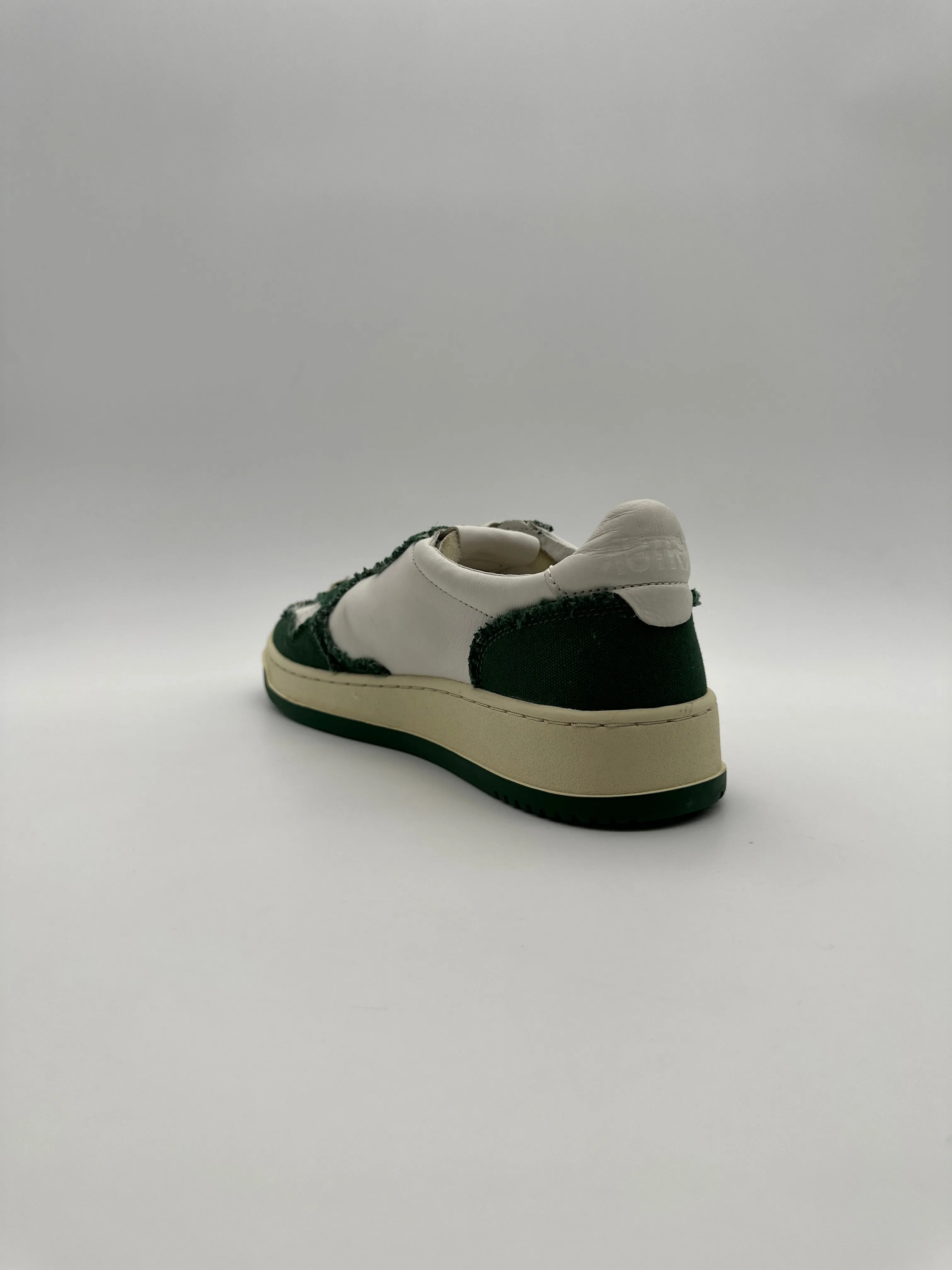 Autry 01 Low Sneakers