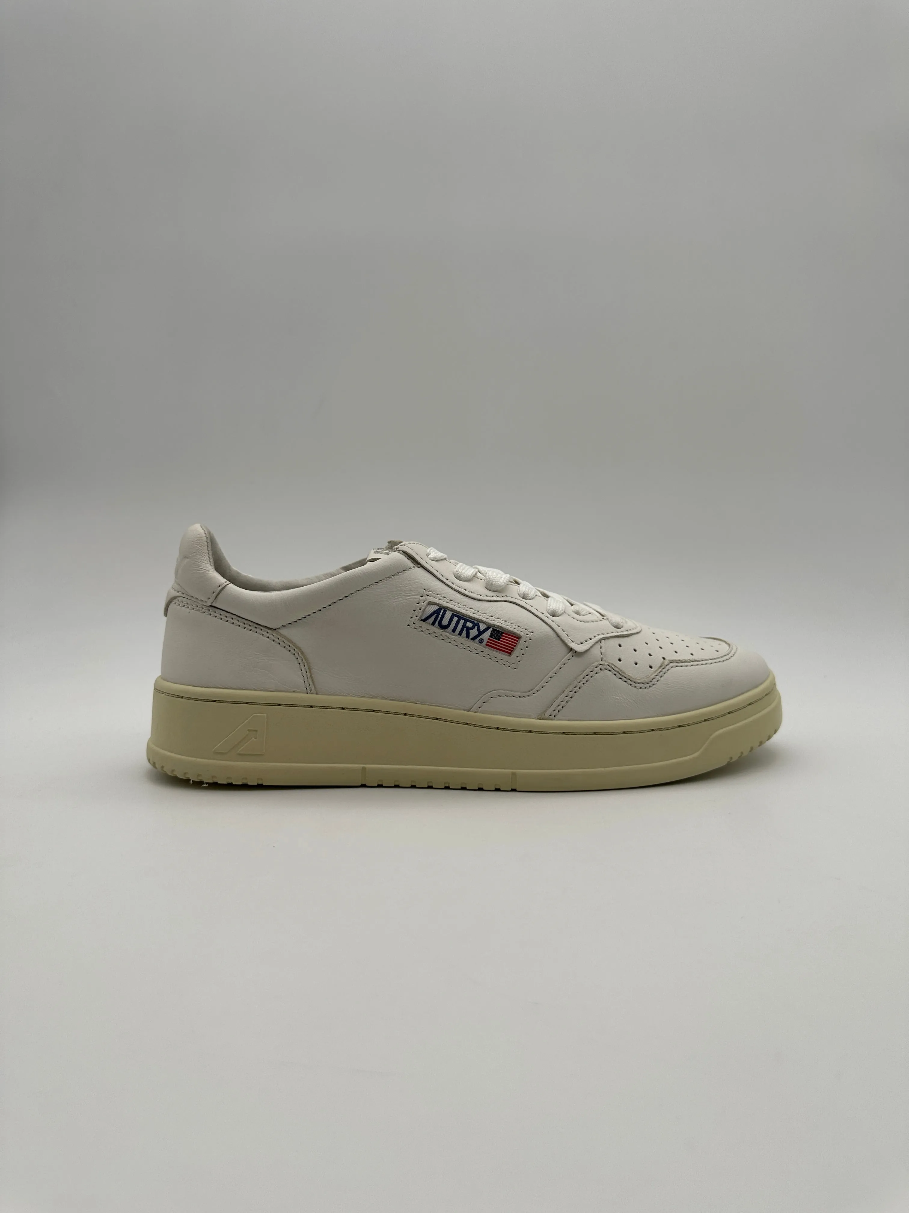 Autry 01 Low Sneakers