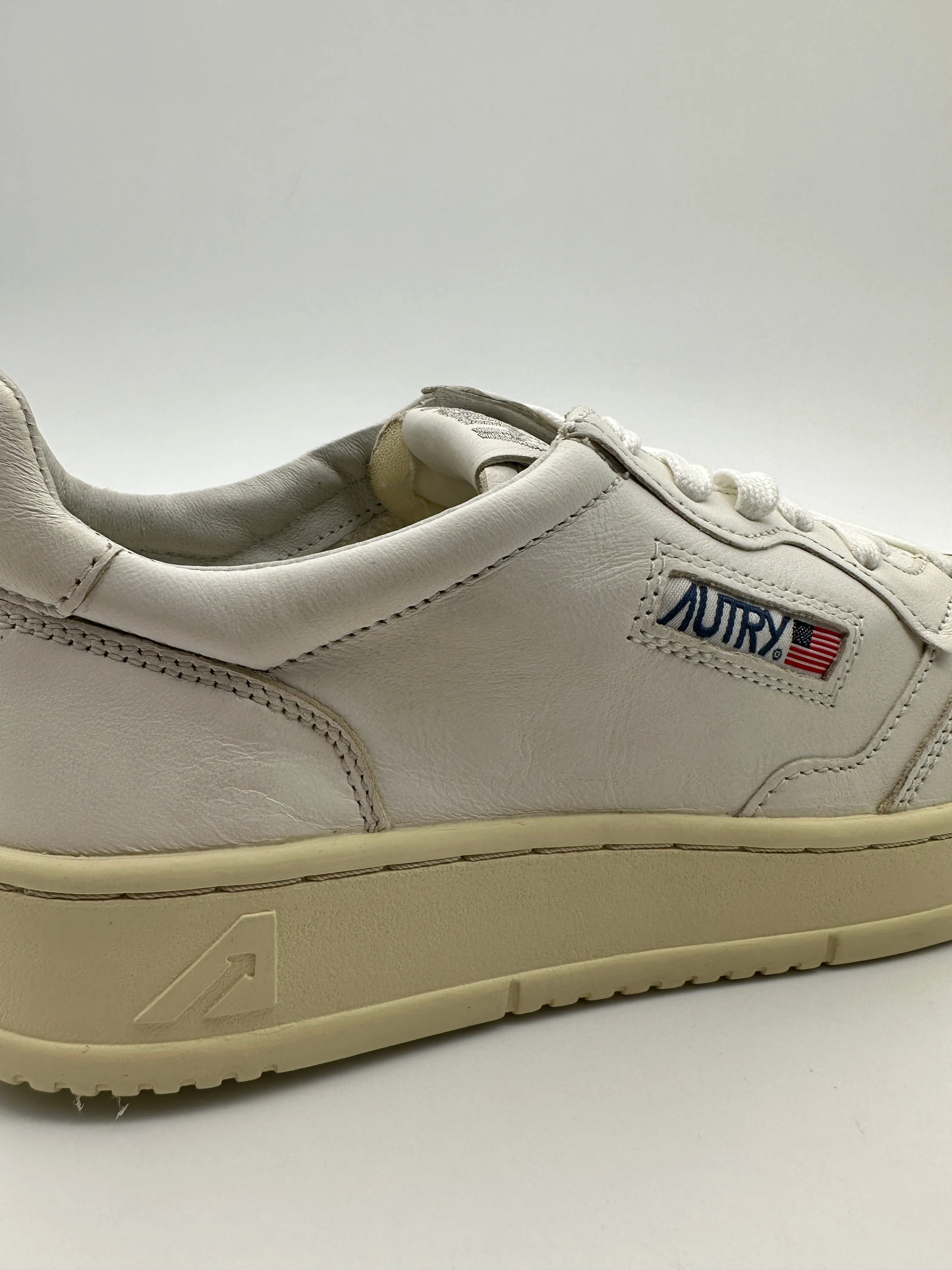 Autry 01 Low Sneakers