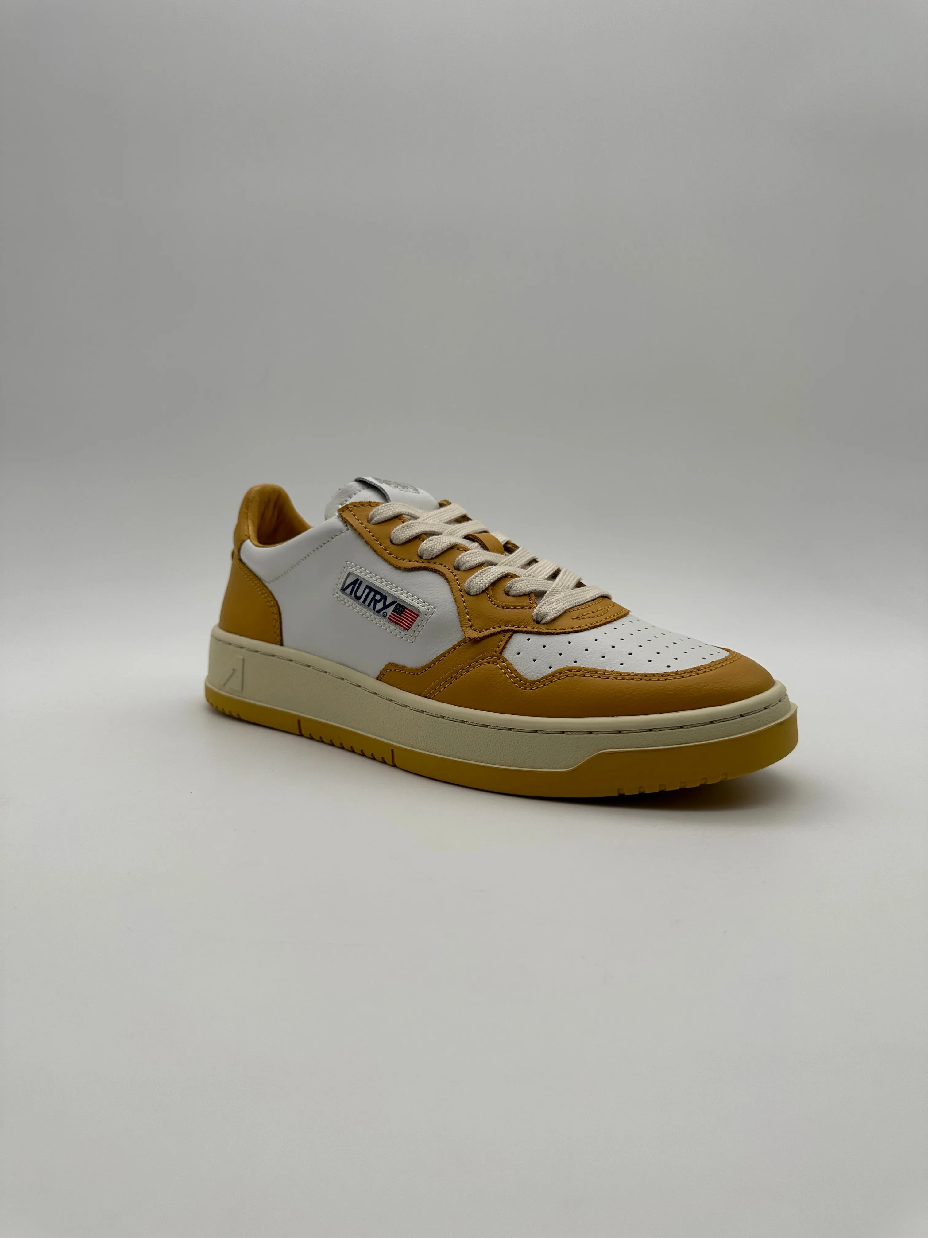 Autry 01 Low Sneakers