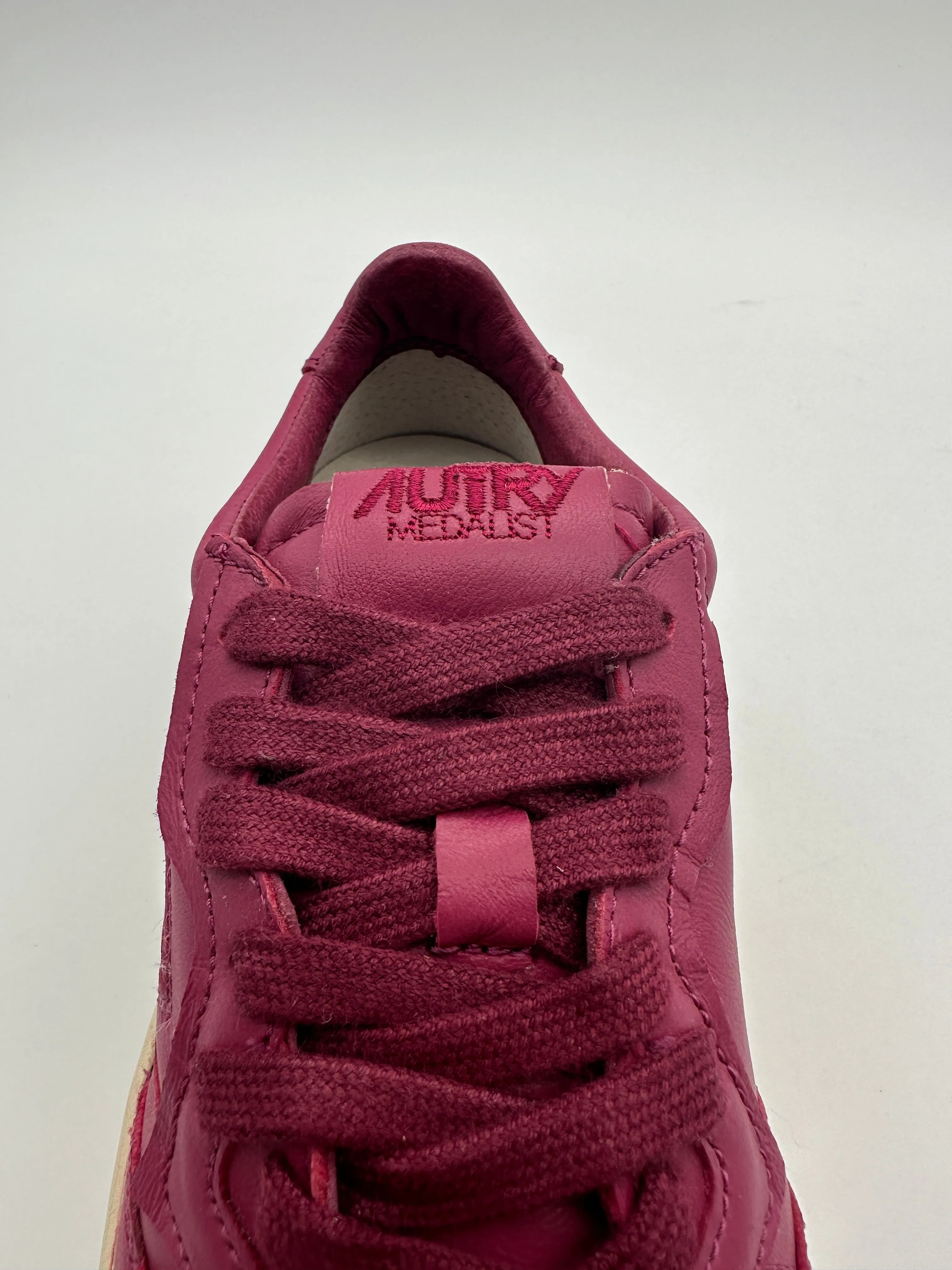 Autry 01 Low Sneakers