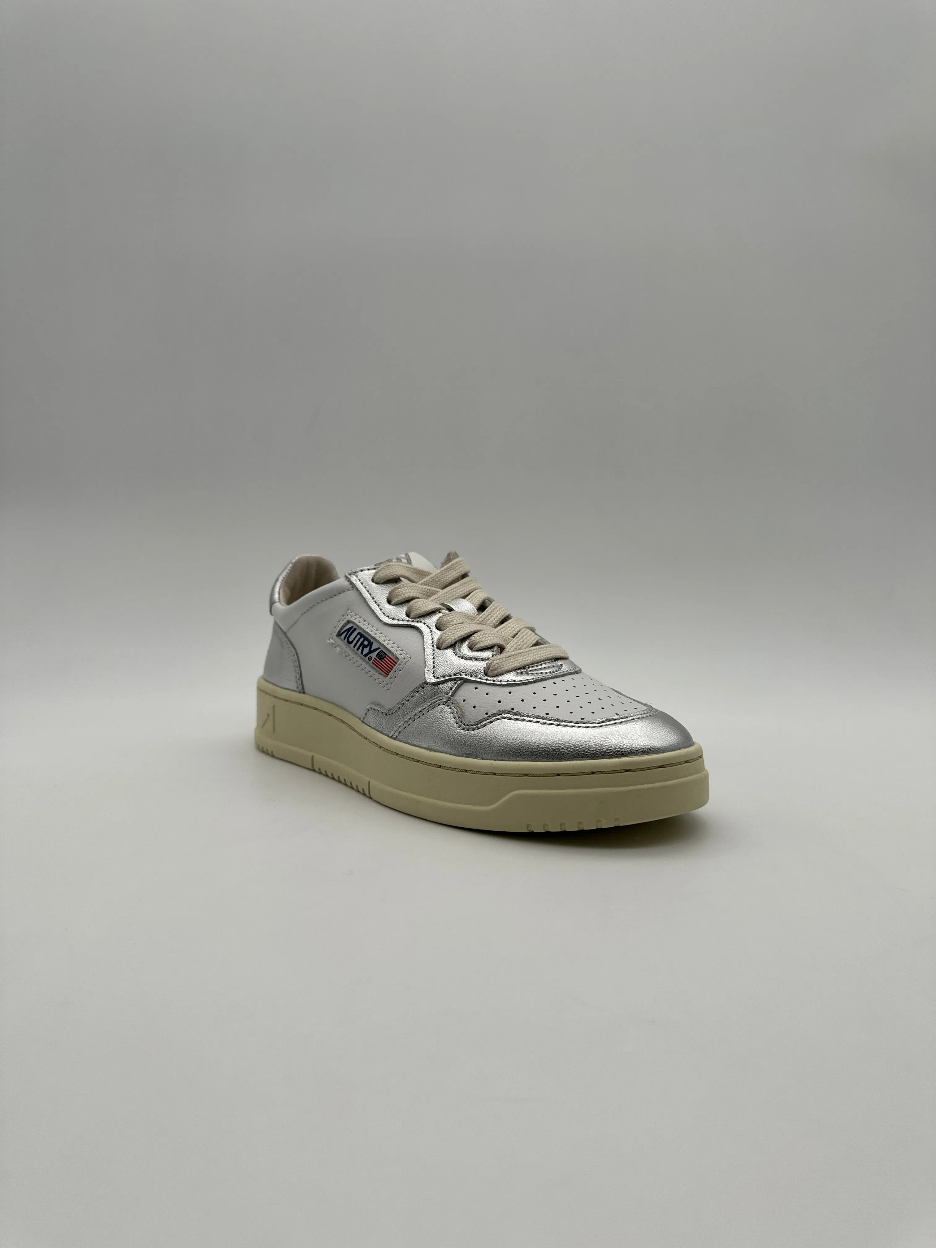 Autry 01 Low Sneakers