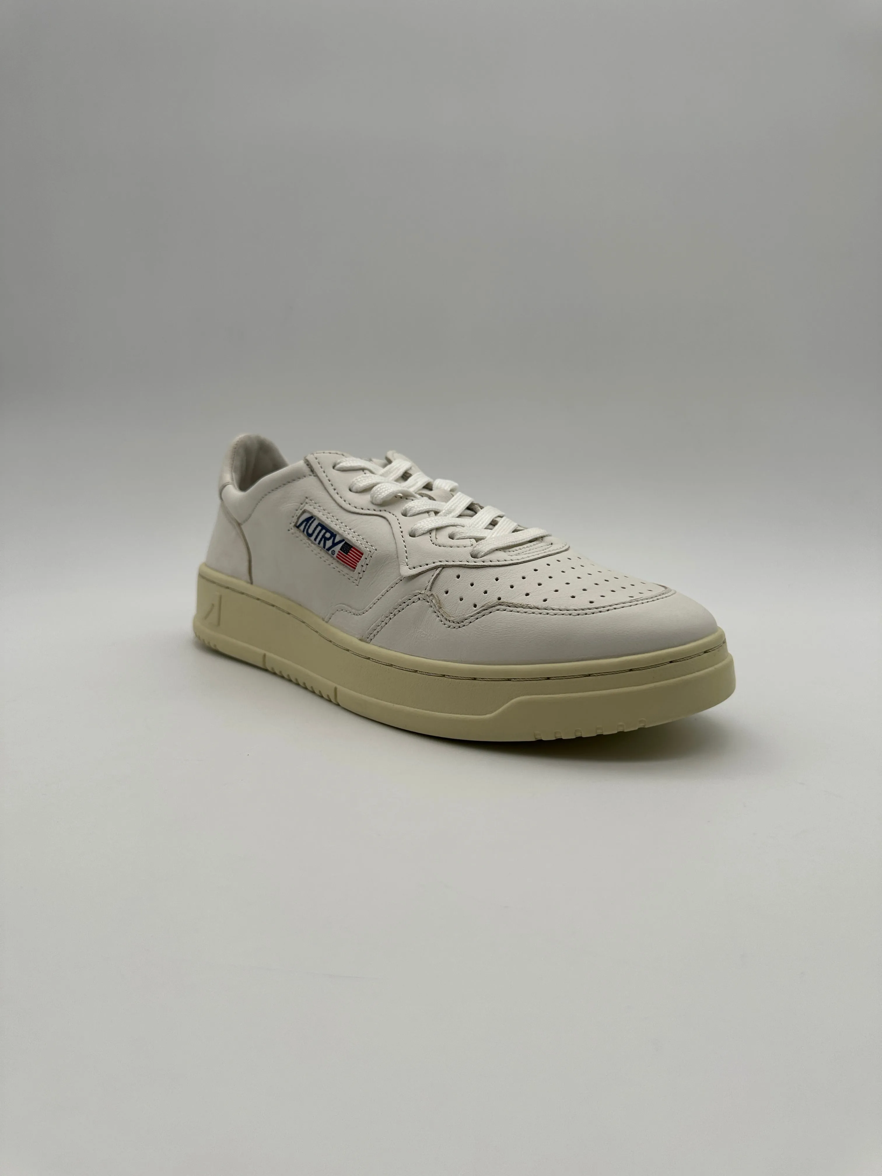 Autry 01 Low Sneakers