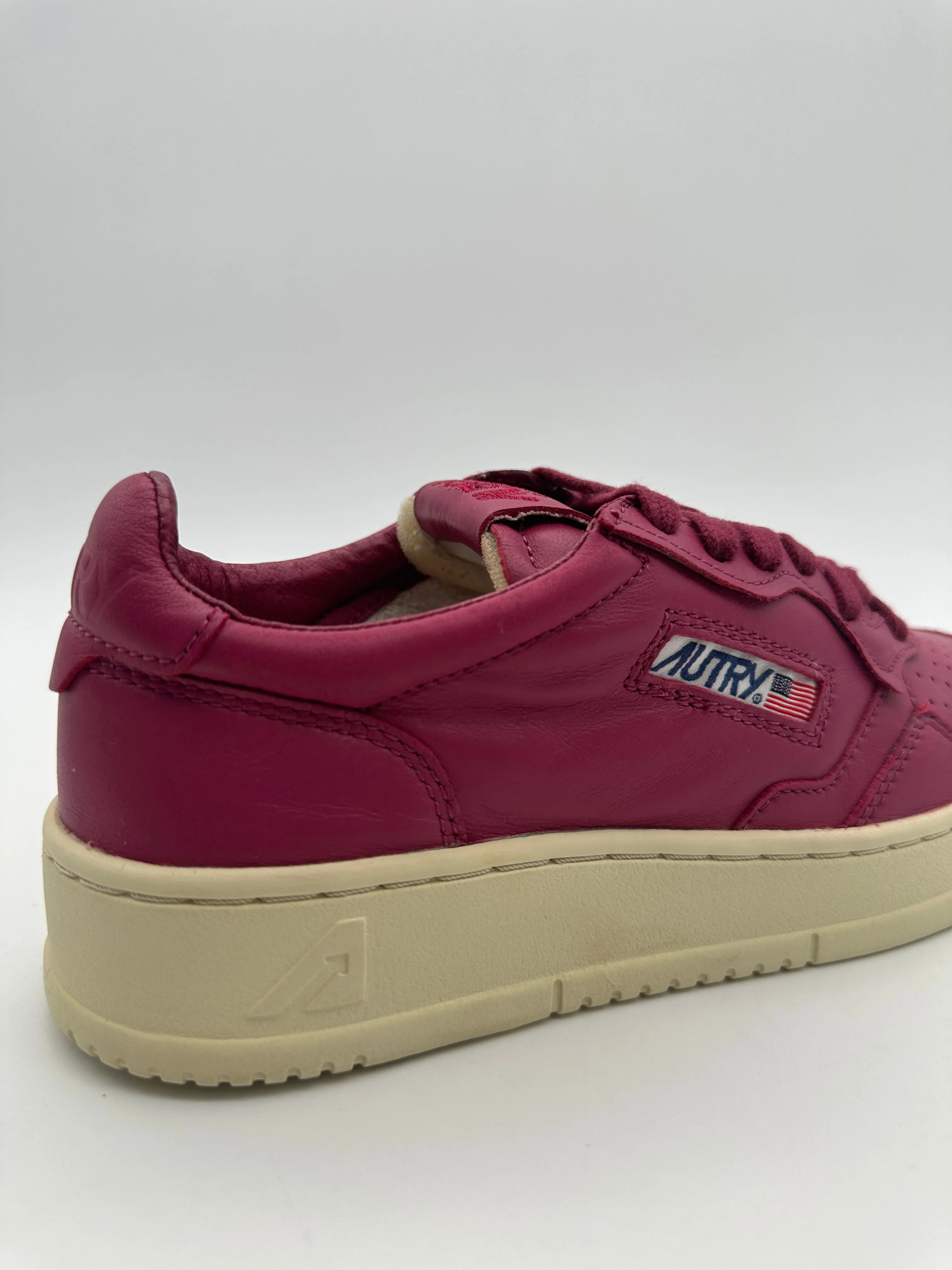 Autry 01 Low Sneakers