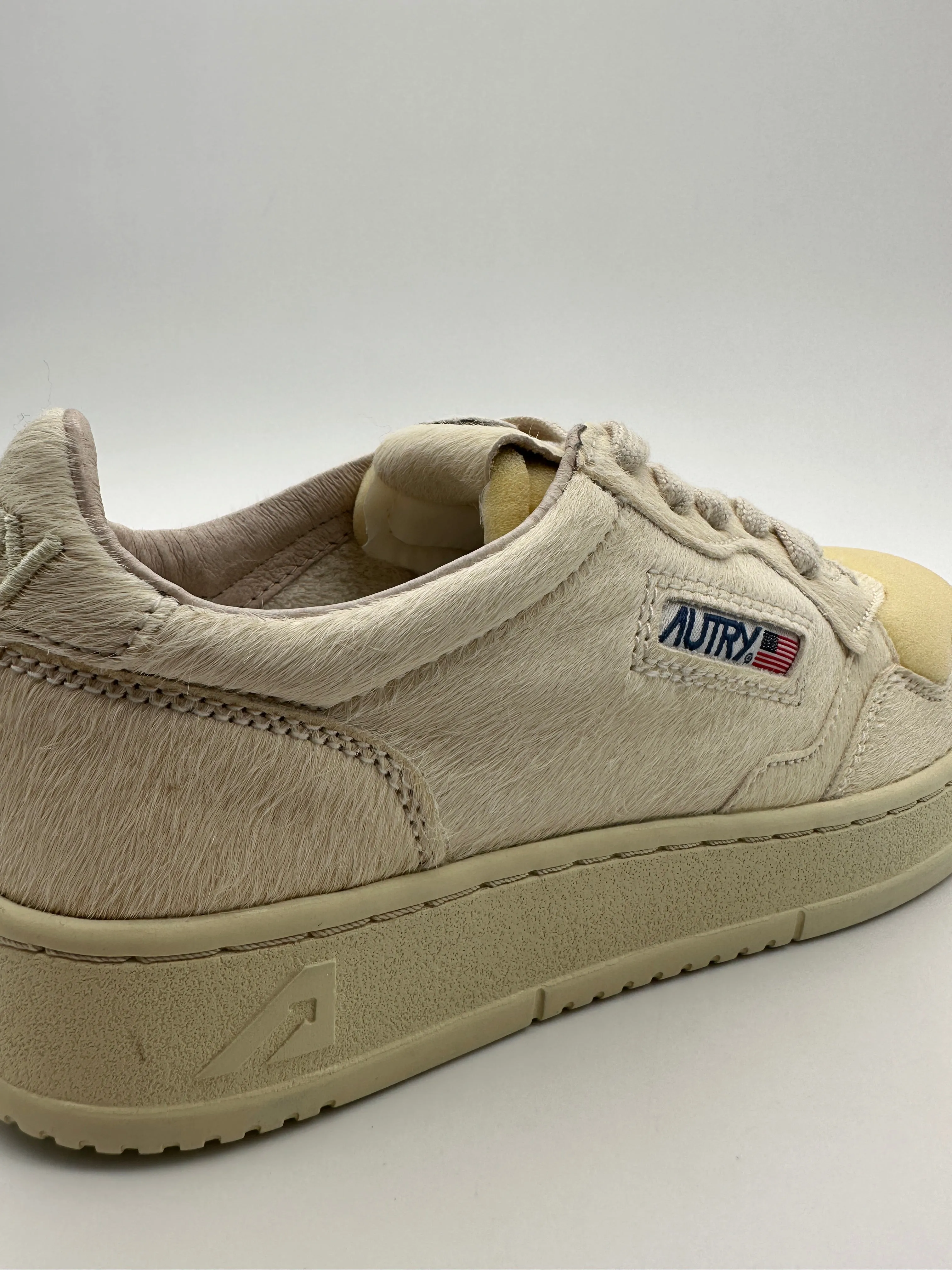 Autry 01 Low Sneakers