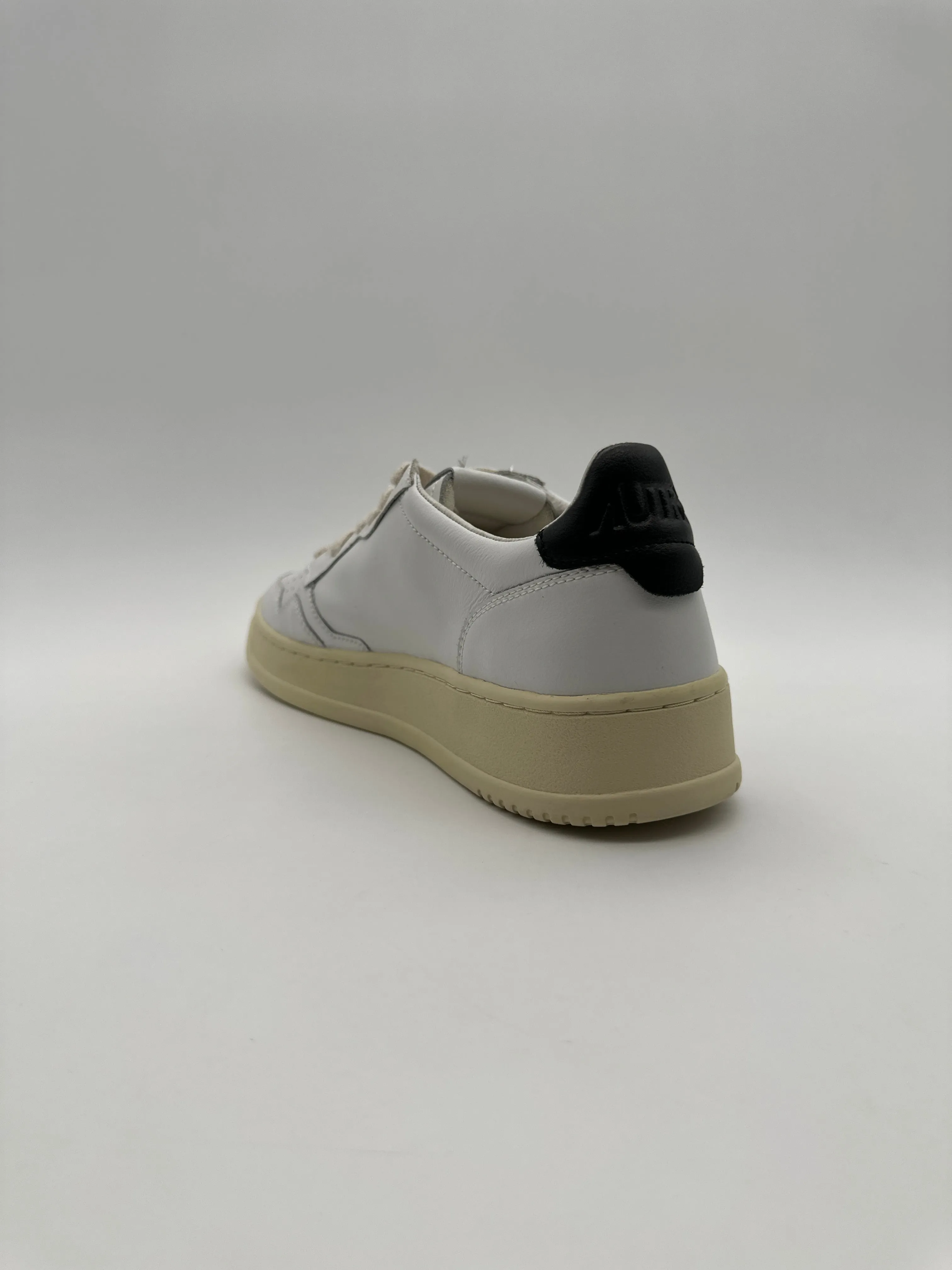 Autry 01 Low Sneakers