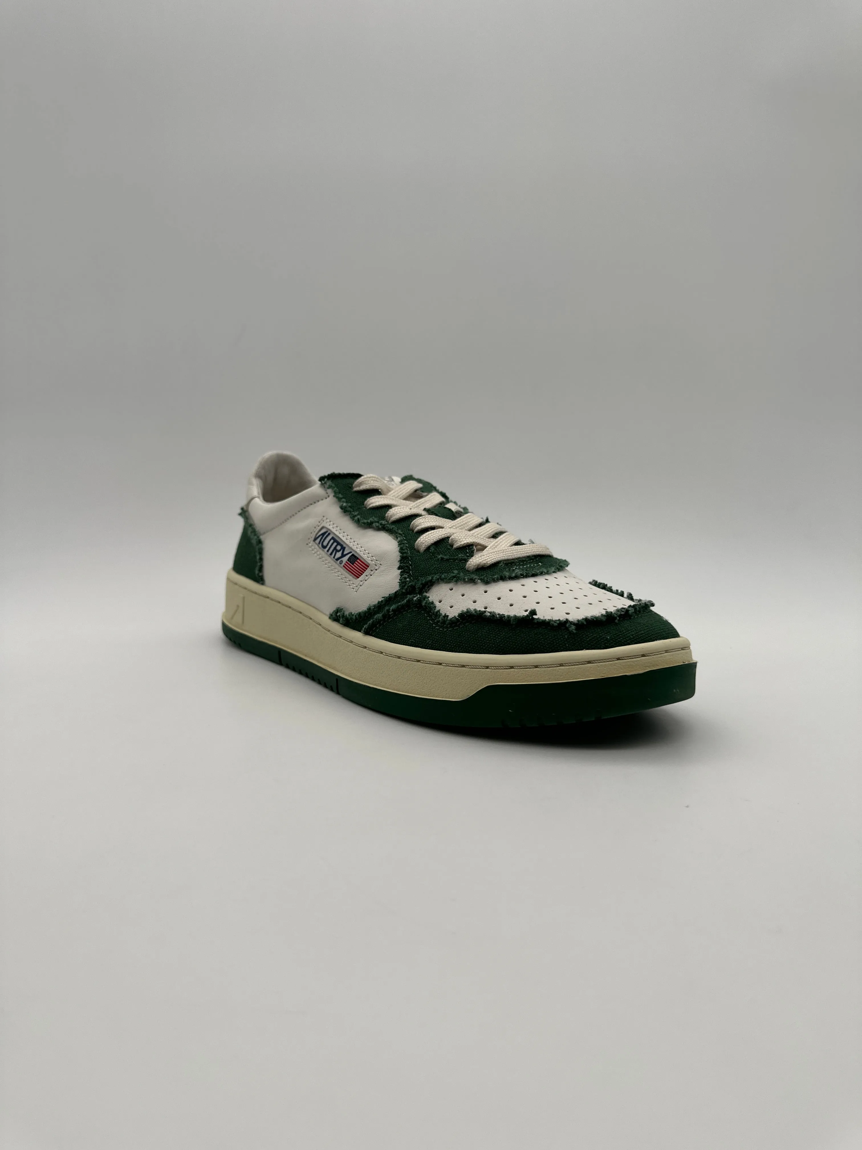 Autry 01 Low Sneakers