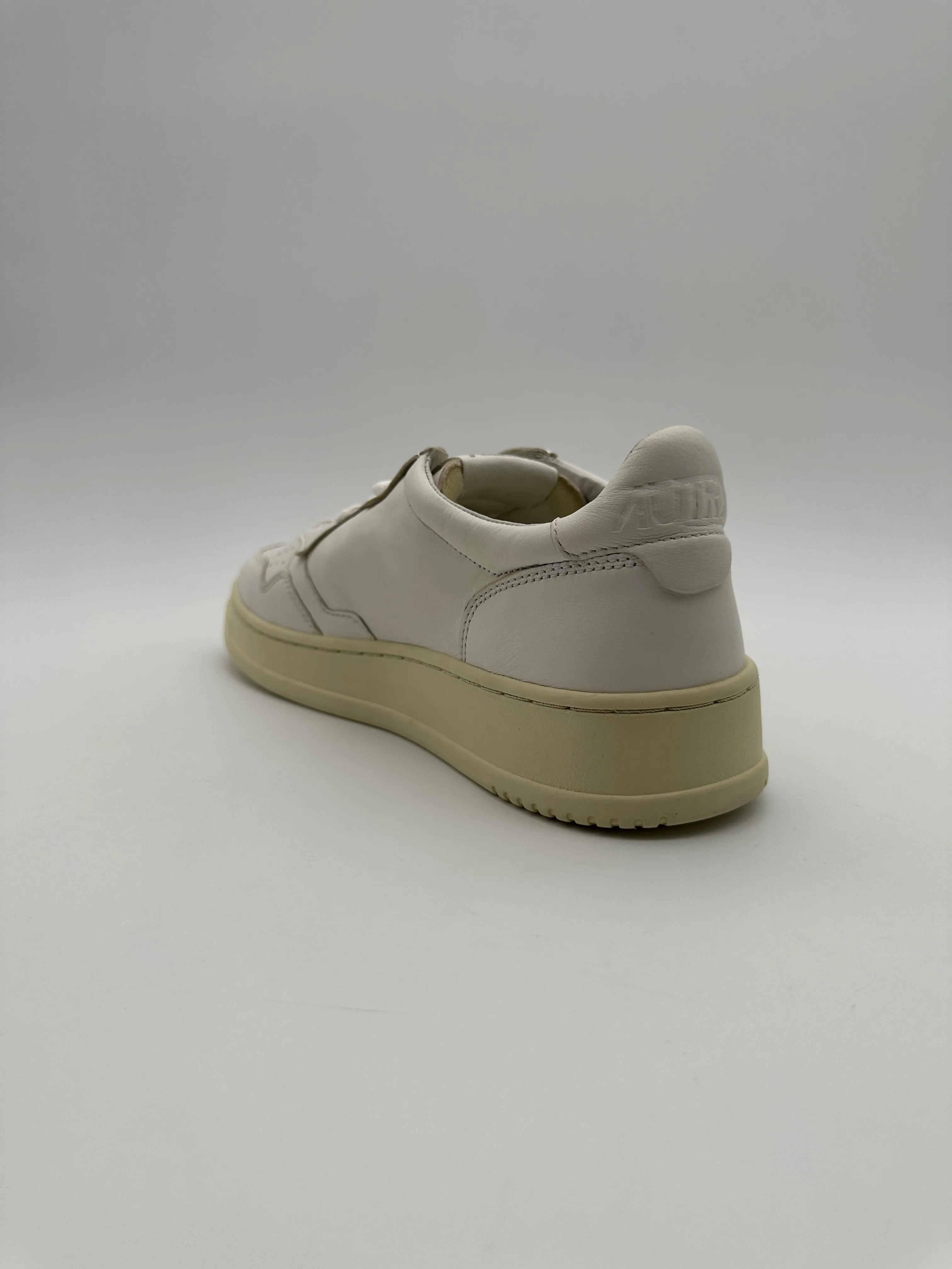 Autry 01 Low Sneakers