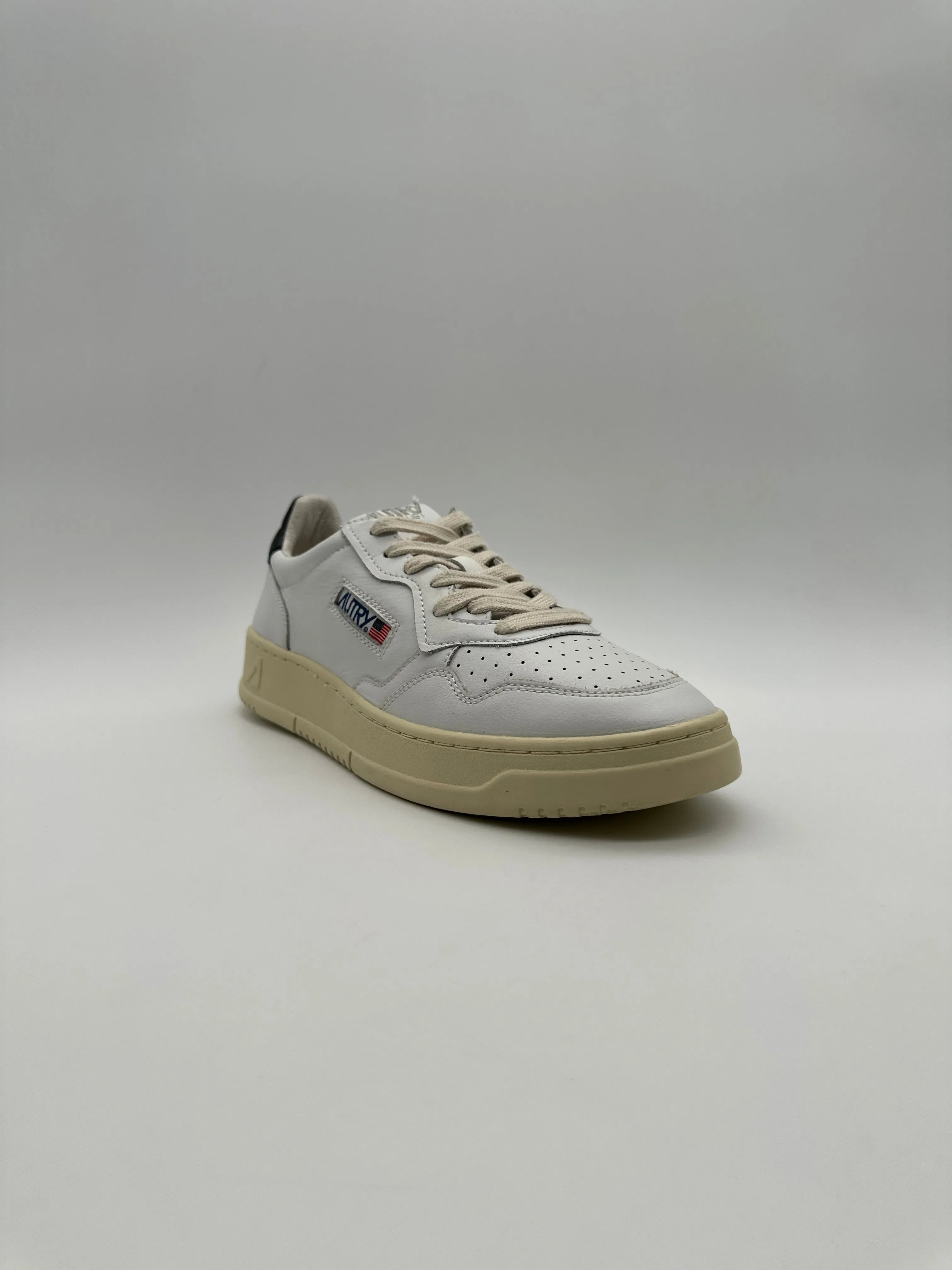 Autry 01 Low Sneakers