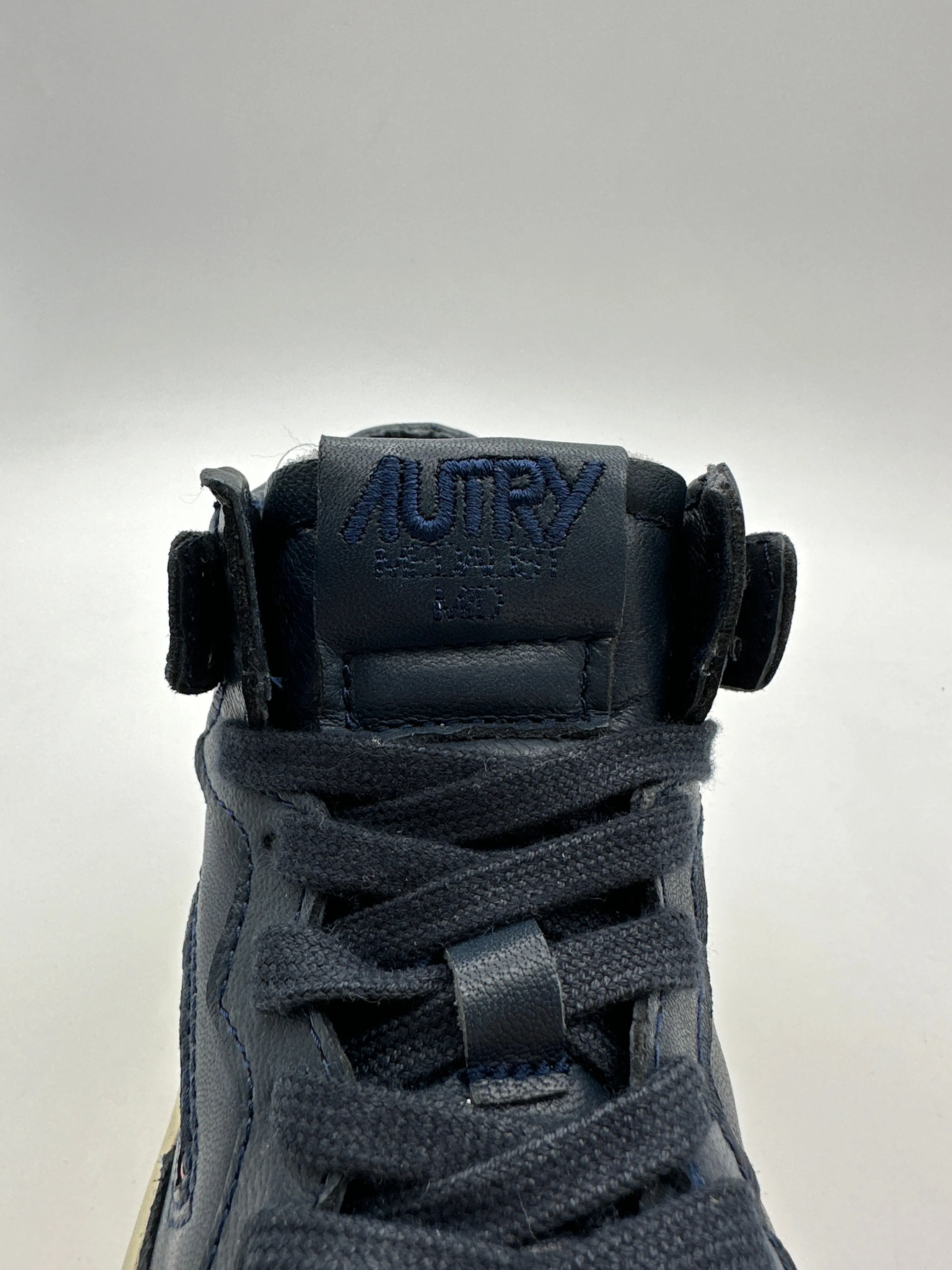 Autry 01 Mid Sneakers