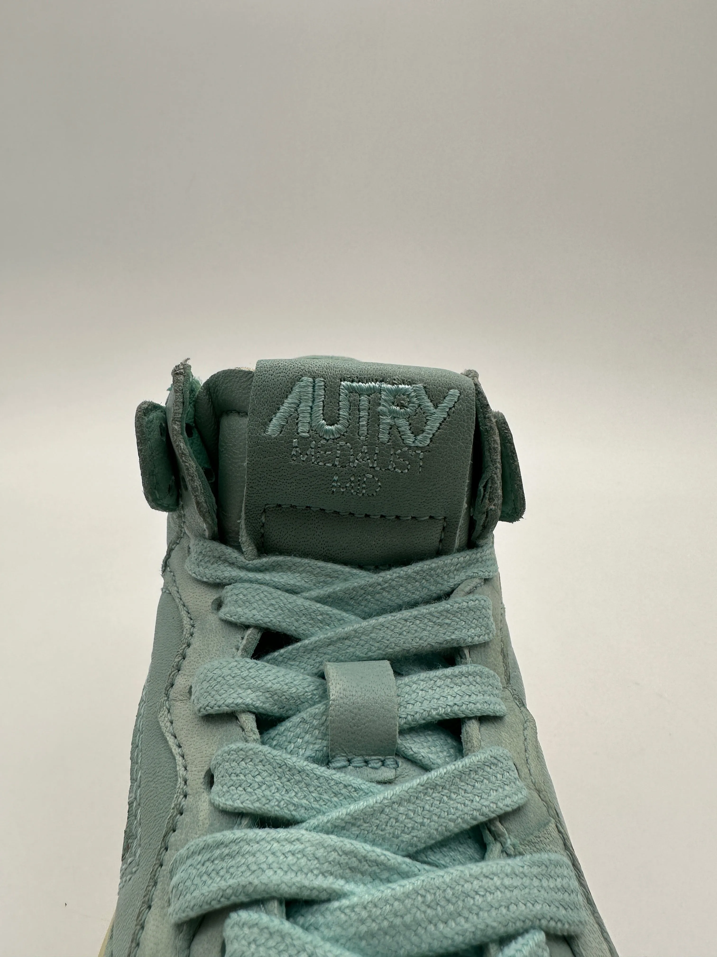 Autry Mid Sneakers