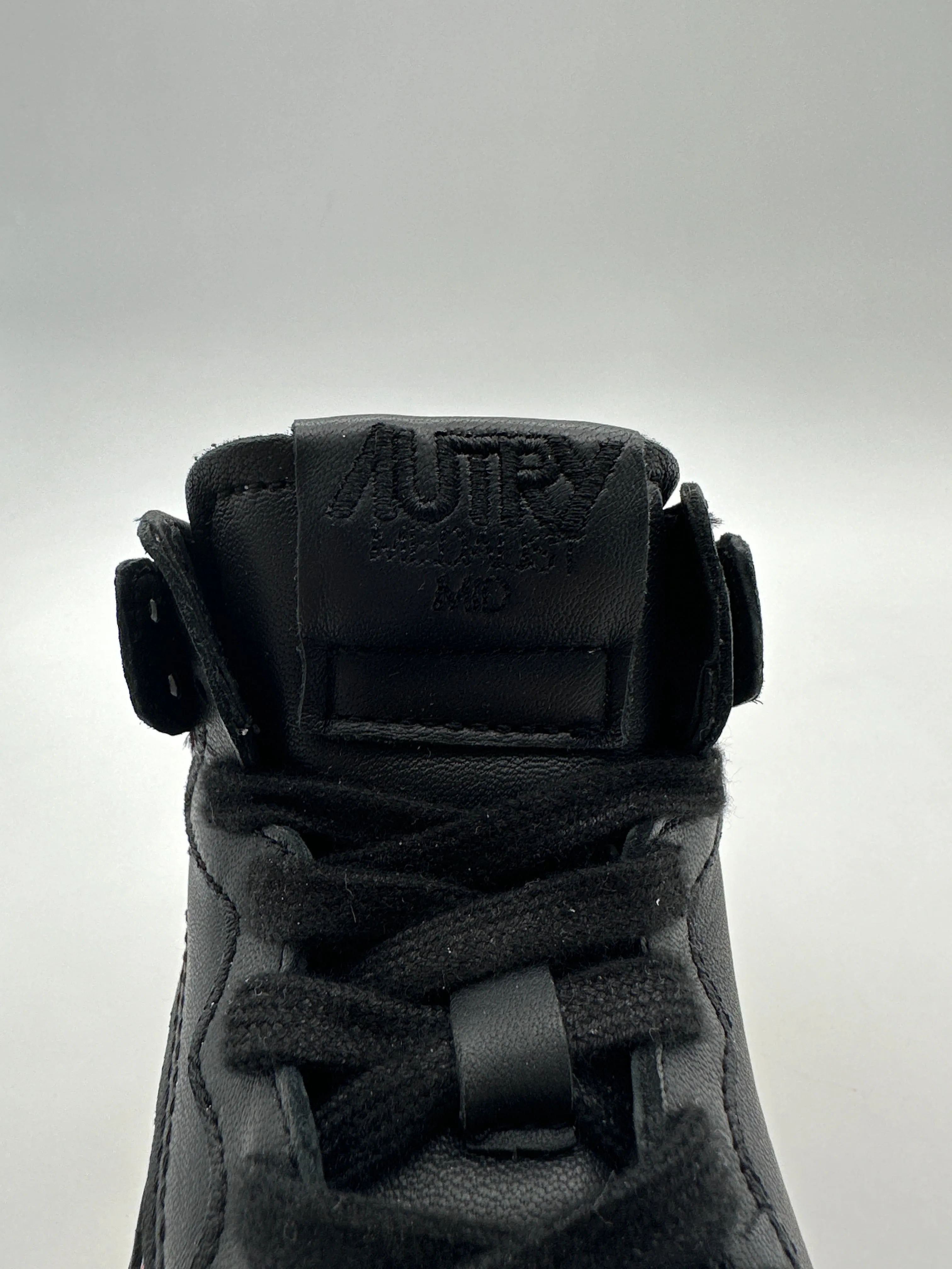 Autry Mid Sneakers