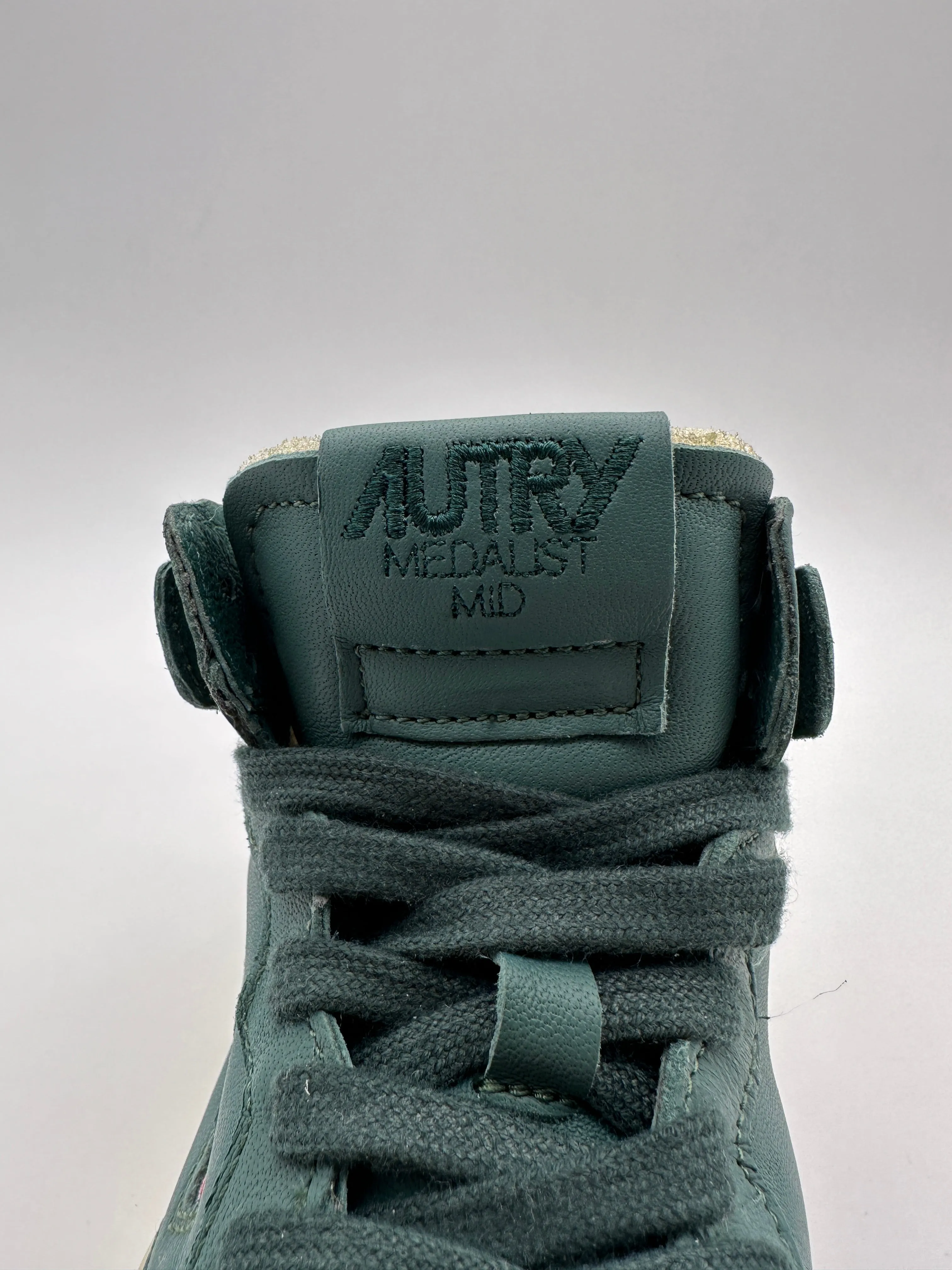 Autry Mid Sneakers