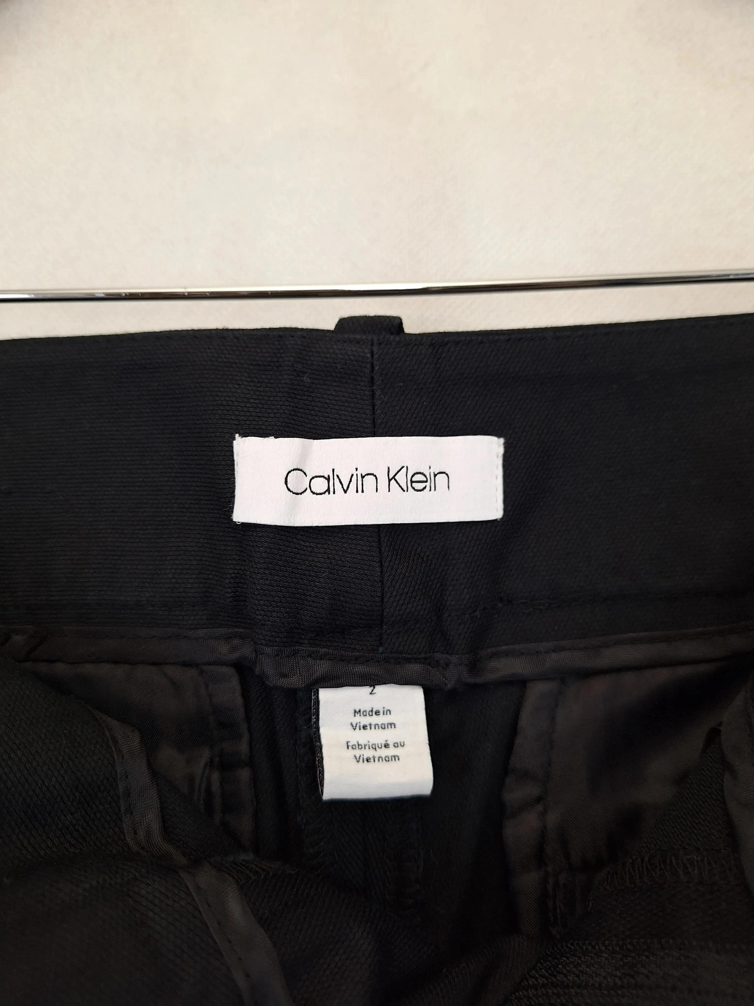 Calvin Klein Classy Tailored Cuffed Shorts Size 6