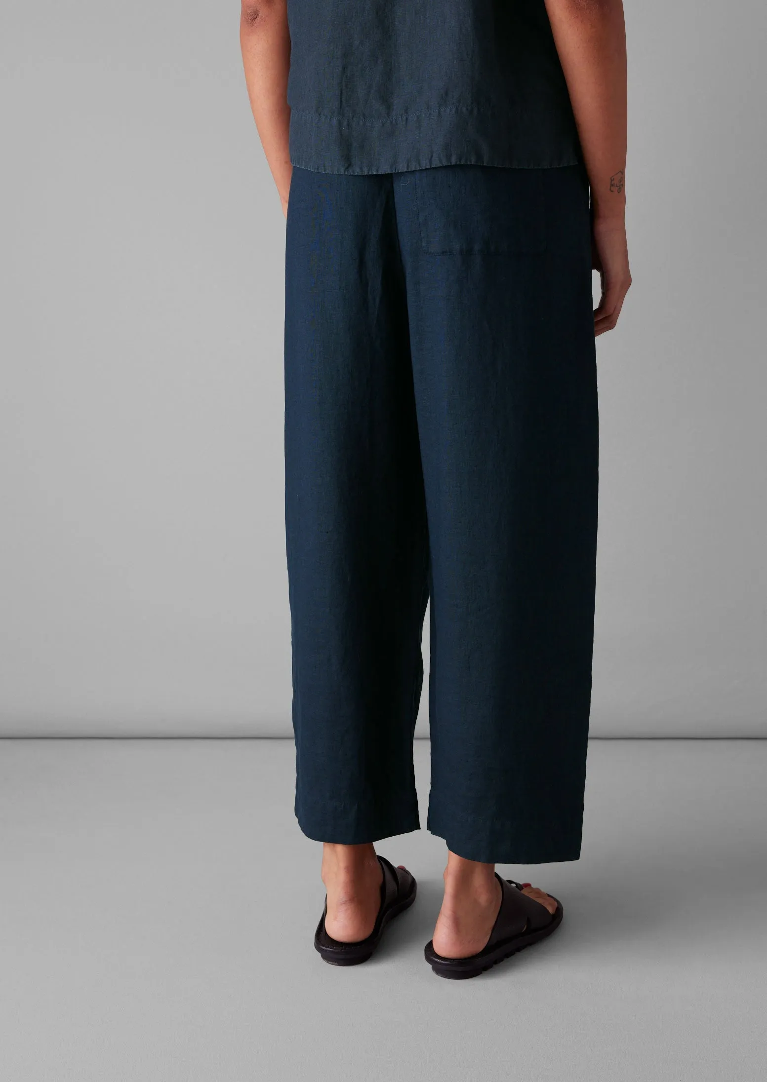 Garment Dyed Linen Barrel Leg Pants | Midnight