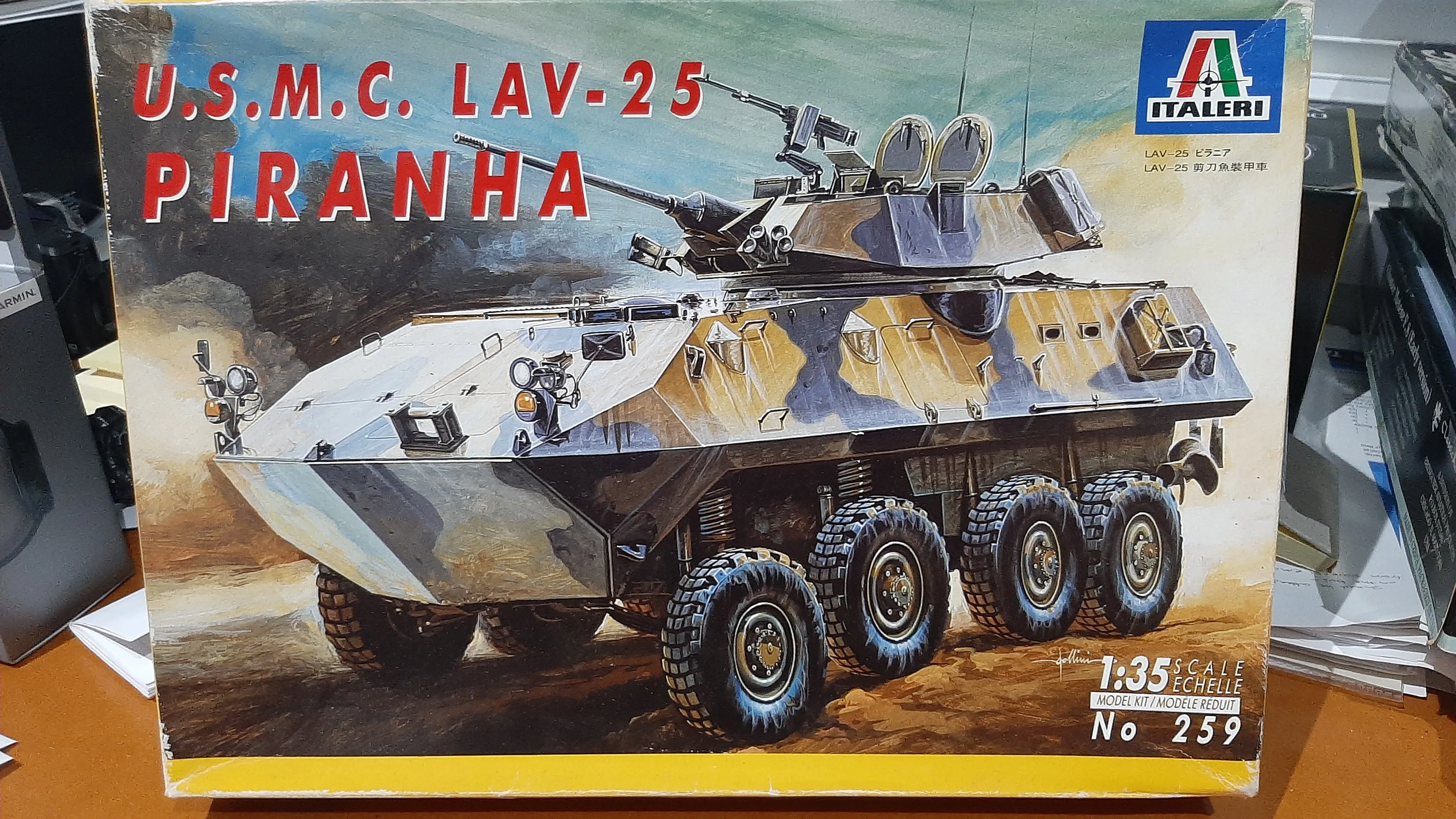 Italeri 1/35 USMC LAV-25 Piranha