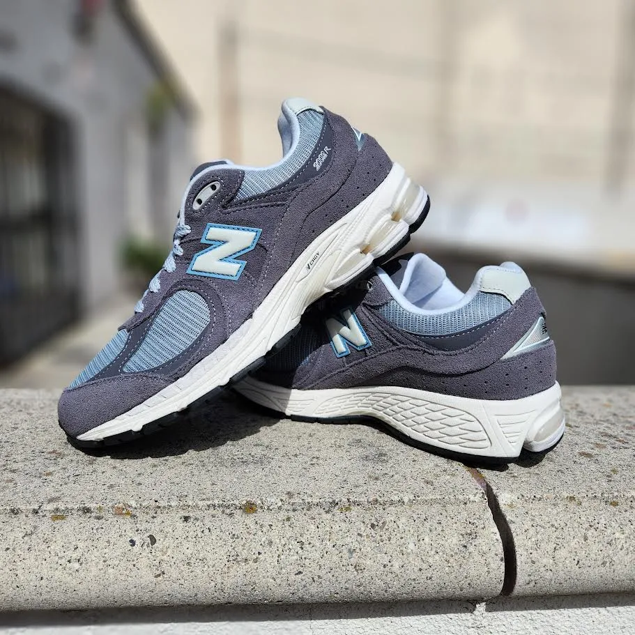 NEW BALANCE 2002R