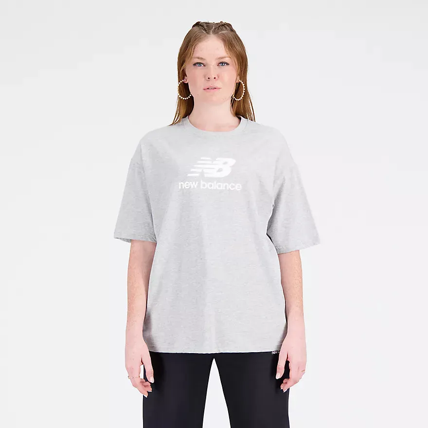 NEW BALANCE ESSENTIALS STACKED LOGO OVERSIZED SHORT SLEEVE T-SHIRT