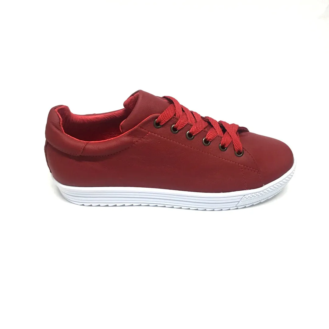 Sale. Woman CLASSIC red sneakers